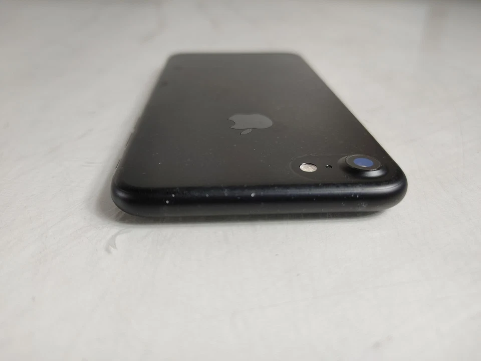 Apple iPhone 7 A1778 128 GB IOS 15.7.9 Black Locked to AT&T Smartphone - Image 4 of 4