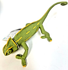 Safari LTD Animal Figure Veiled Chameleon Baby 261029 Hyper Realistic in Case