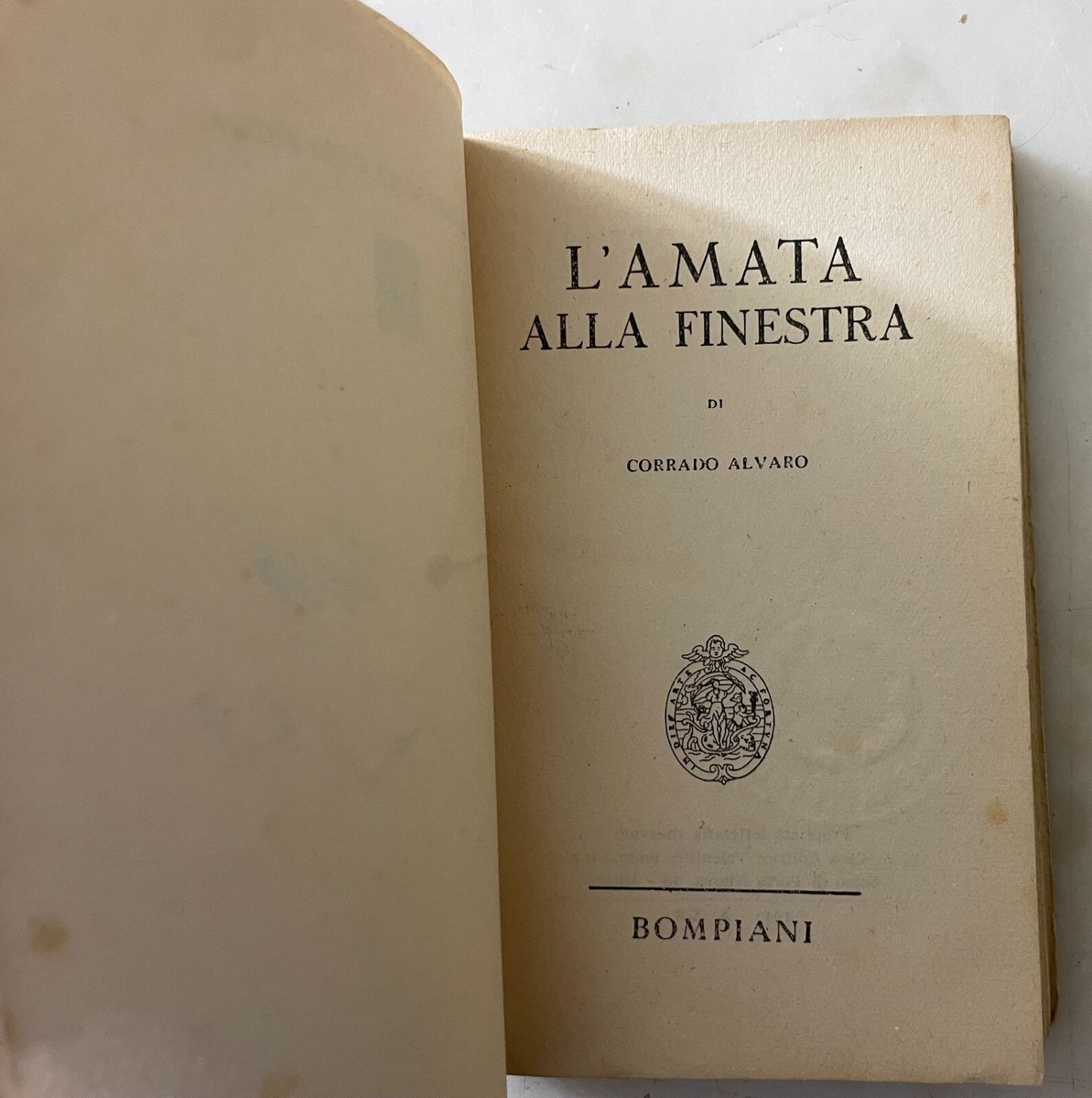 Minilibro Corrado Alvaro L'amata alla finestra Valentino Bompiani