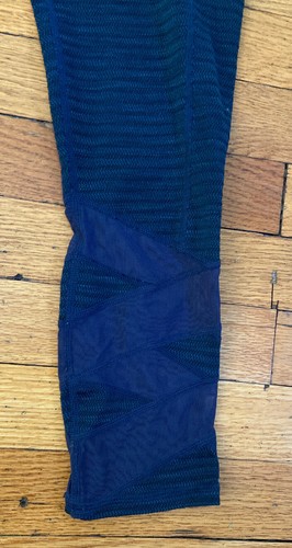 Athleta Jacquard Mantra Capri Mesh Leggings Size XS in Navy Blue - Picture 4 of 7