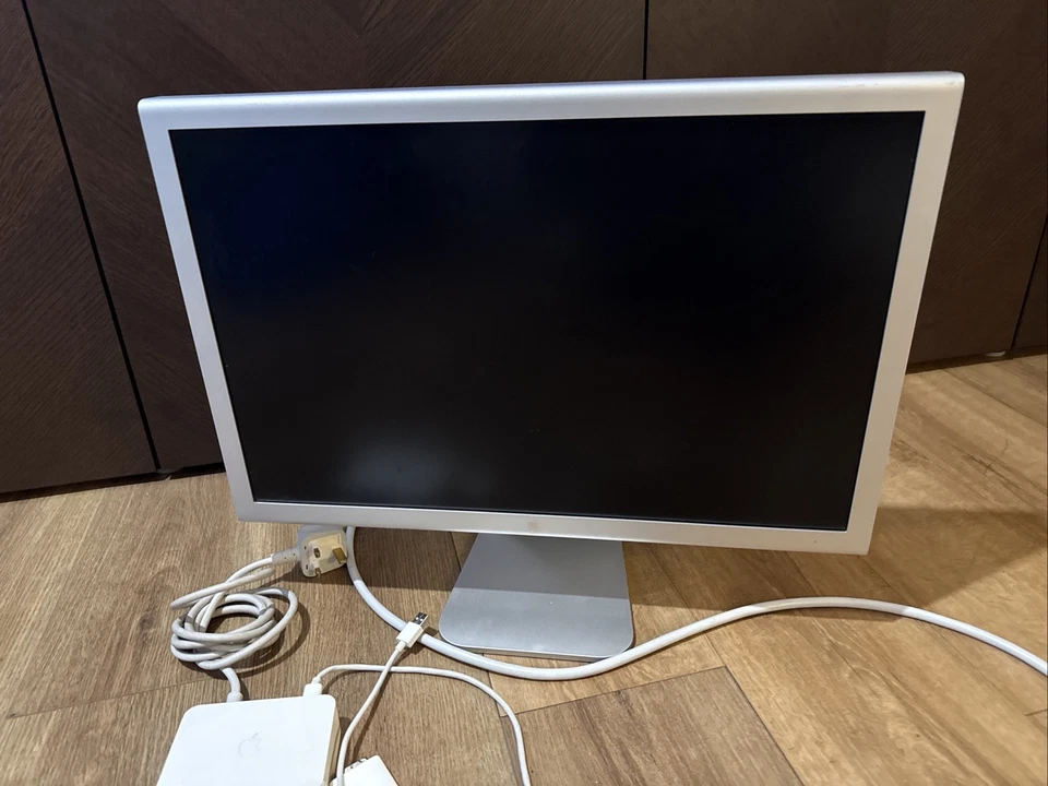 APPLE MAC CINEMA DISPLAY MONITOR A1082 23" 90GHZ 1920x1200 WIDESCREEN (UNTESTED) - Image 2 of 4
