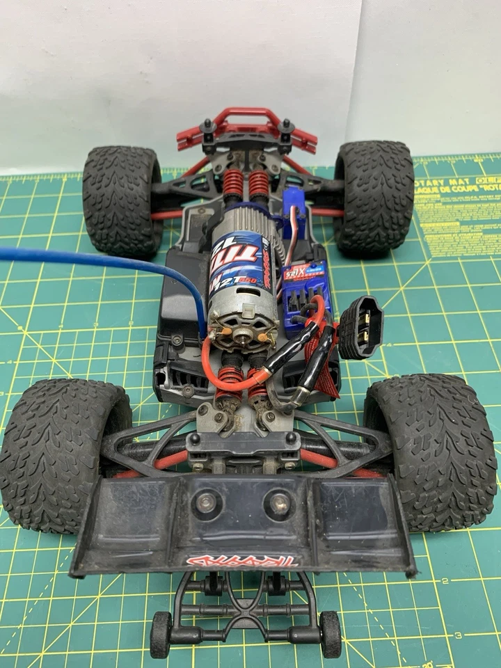 Camión de radiocontrol Traxxas E Revo escala 1.0 1/16 con batería x2 cargador estuche remoto +++++++ Foto 2 de 4