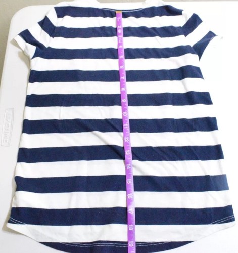 Old Navy Girls T-Shirt Relaxed : Size M (8) : Short Sleeve: Striped round neck. - Picture 6 of 6