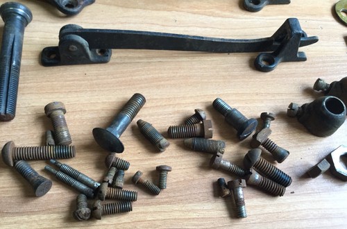 OLD VTG ANTIQUE TREADLE SEWING MACHINE PART SCREW NUT BOLT HARDWARE LOT - Picture 3 of 9