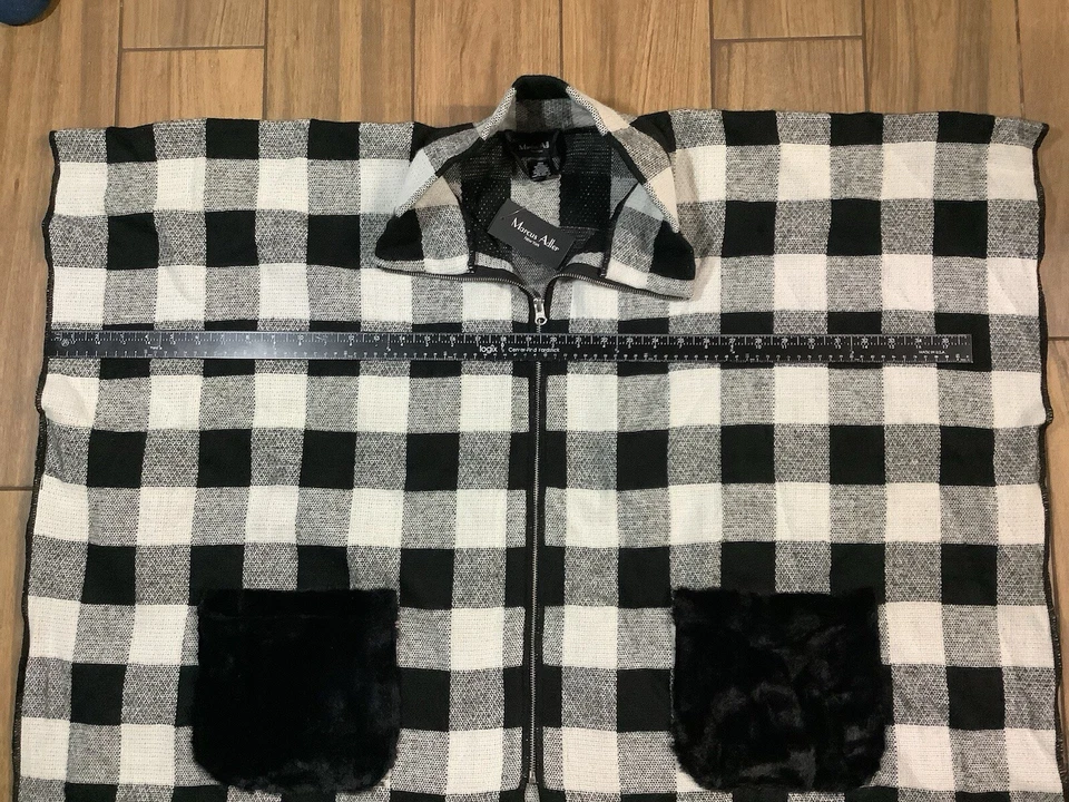 Marcus Adler Women’s Oversized Kimono Zippered Cardigan Faux Fur Front Pockets Foto 4 de 4