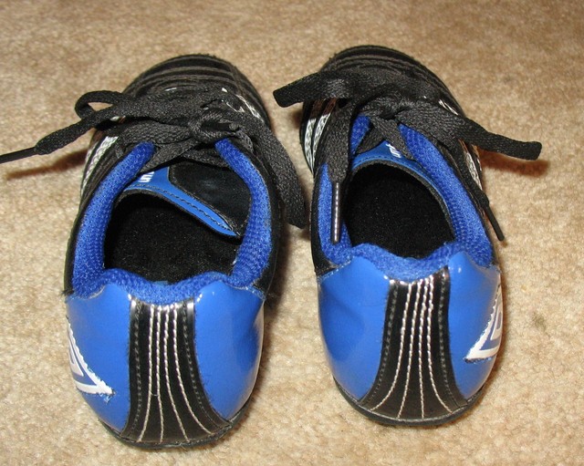 UMBRO Boys' Size 11K SOCCER CLEATS 