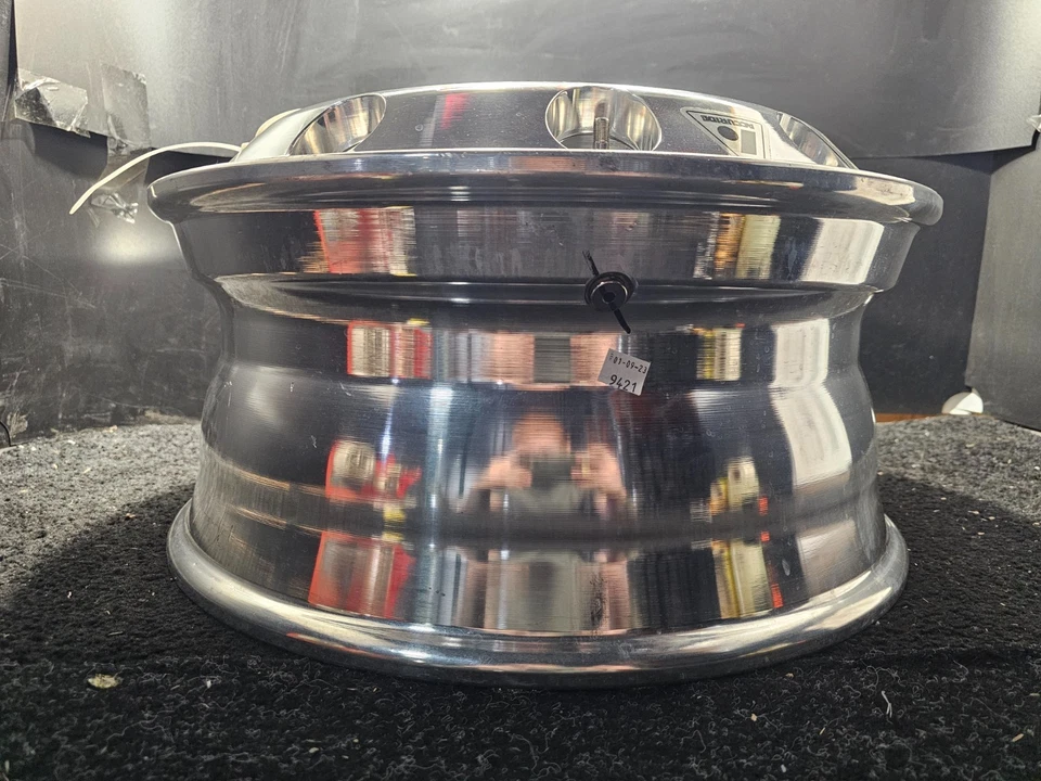 (QTY 1) ACCURIDE 19.5 x 7.50 ALUMINUM WHEEL RIM 10 LUG IHC HD TRUCK 29685 - Image 3 of 4