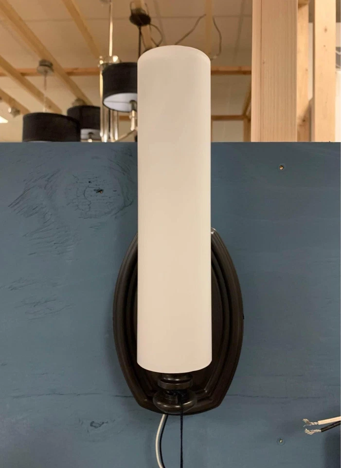 Aplique de pared de luz de barra de baño con atenuación LED de 12” WAC Lighting Astoria, bronce Foto 2 de 4