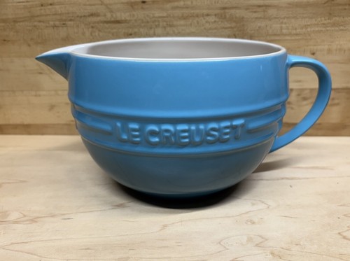 Le Crueset Stoneware Batter Bowl With Spout 2 Quarts