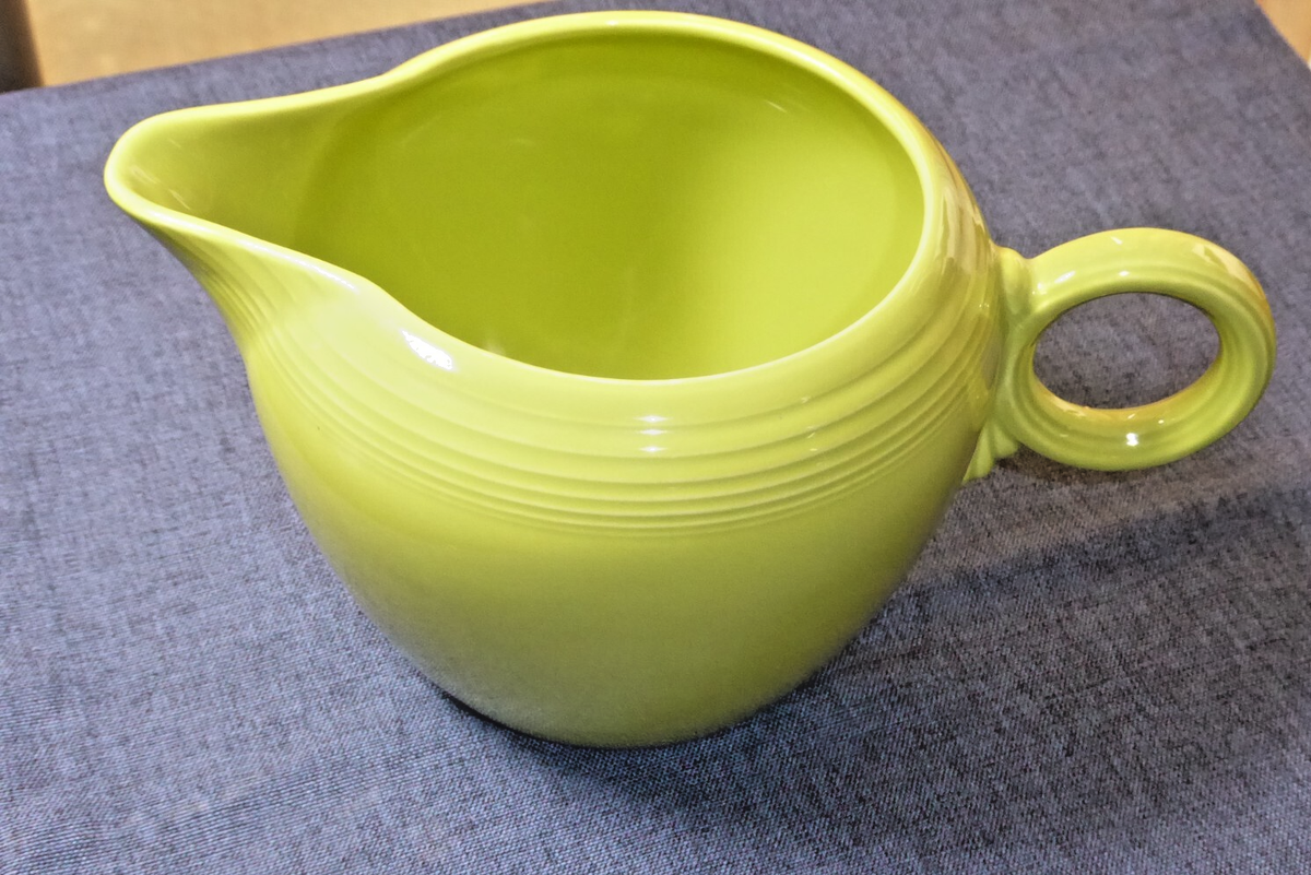 Vintage Fiestaware Chartreuse pint/ 32 oz Jug (This color is very rare)