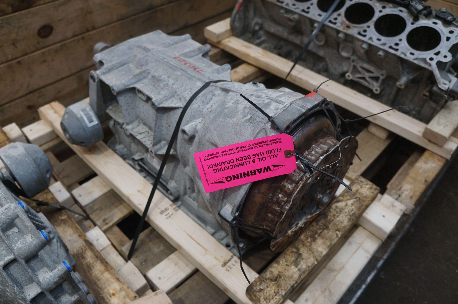 8-Speed ZF 8HP75 Auto Transmission HY53-70041-BB Aston Martin DB11 V12 17 *Flood