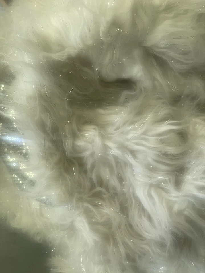 Abrigo de piel sintética estilo Liberace con forro y tren de lentejuelas plateadas - Juegos con disfraces glam de escenario Foto 4 de 4