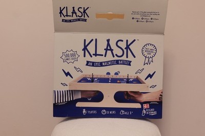 KLASK - Eine epische magnetische Schlacht! Spiel