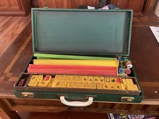 BEAUTIFUL ANTIQUE 1940S BAKELITE MAHJONG SET Green Faux Alligator Case Beautiful