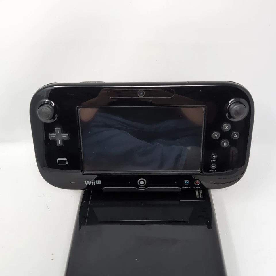 Wii U Bundle: 32GB Console Gamepad Pro Controller WiiMotes Cords Manual & Games - Image 2 of 4