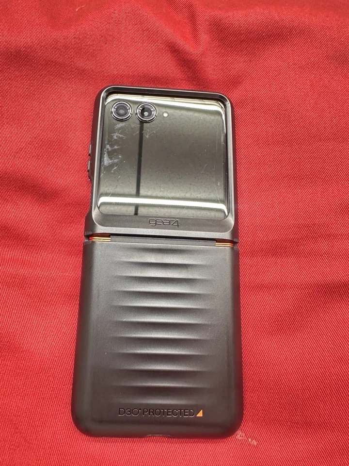 Motorola Razr+ 2023  - Image 4 of 4