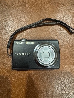 Nikon COOLPIX S220 10.0MP Digital Camera - Graphite black - Not Tested -