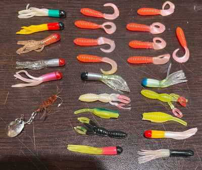 25 CT * 1.5''  ASSORTED SOFT PLASTIC CRAPPIE BAIT * 1 SPINNER * $3.00 & $1.25 SnH