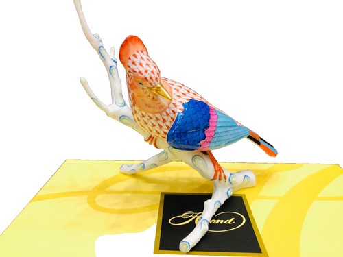 HEREND, SOLDIER DRINKING 