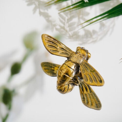 Brass bumble bee x1 small gold figurine hamptons classic garden home decor