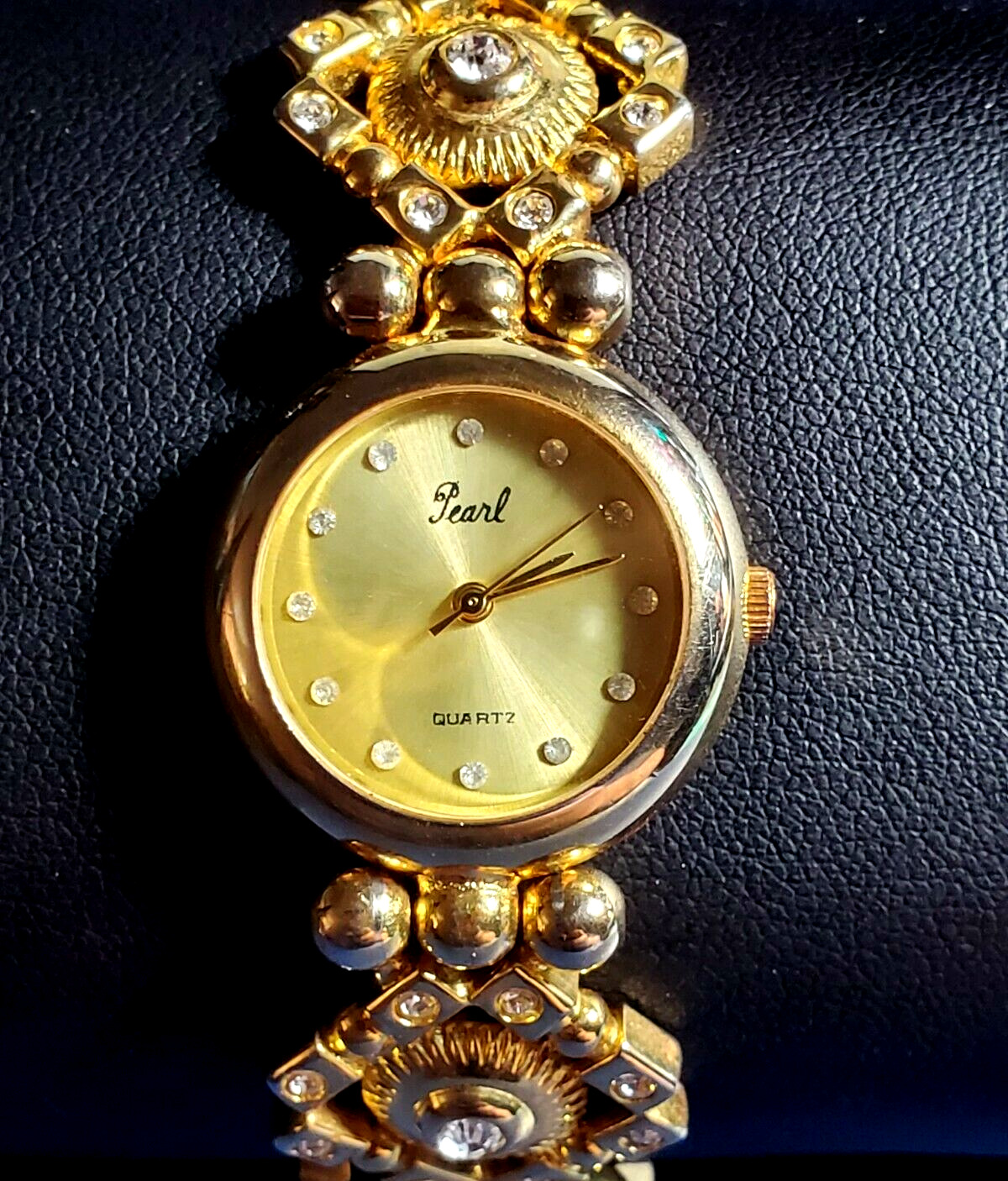 Elegant Pearl Gold-tone Crystal-studded Women's Quartz Watch Diamond Chips