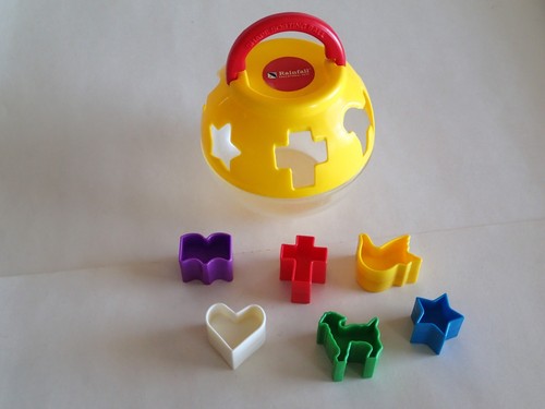 1996 Rainfall Educational Toys SHAPE SORTING BALL with Handle, Six Shapes inside