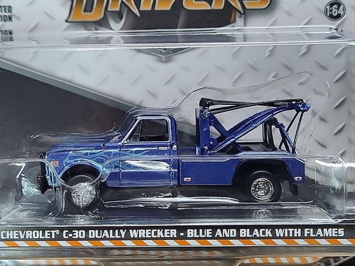 GreenLight Dually Drivers Series 1969 Chevrolet C-30 Wrecker 1:64 Scale - Picture 2 of 8