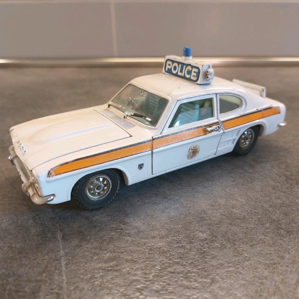 Dinky Toys 2253 Ford Capri GXL Mark 1 Police Car Scala 1:25 - Immagine 2 di 4