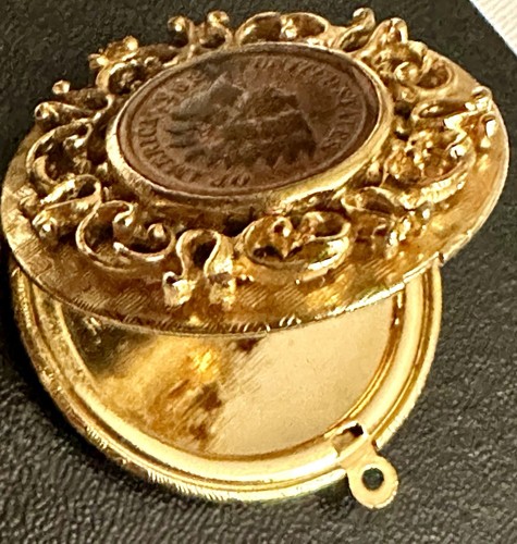 Vintage authentische Royal Gems 1895 SELTENE Indianerkopf Münze in goldfarbenem Medaillon NEU 💎 - Bild 3 von 8