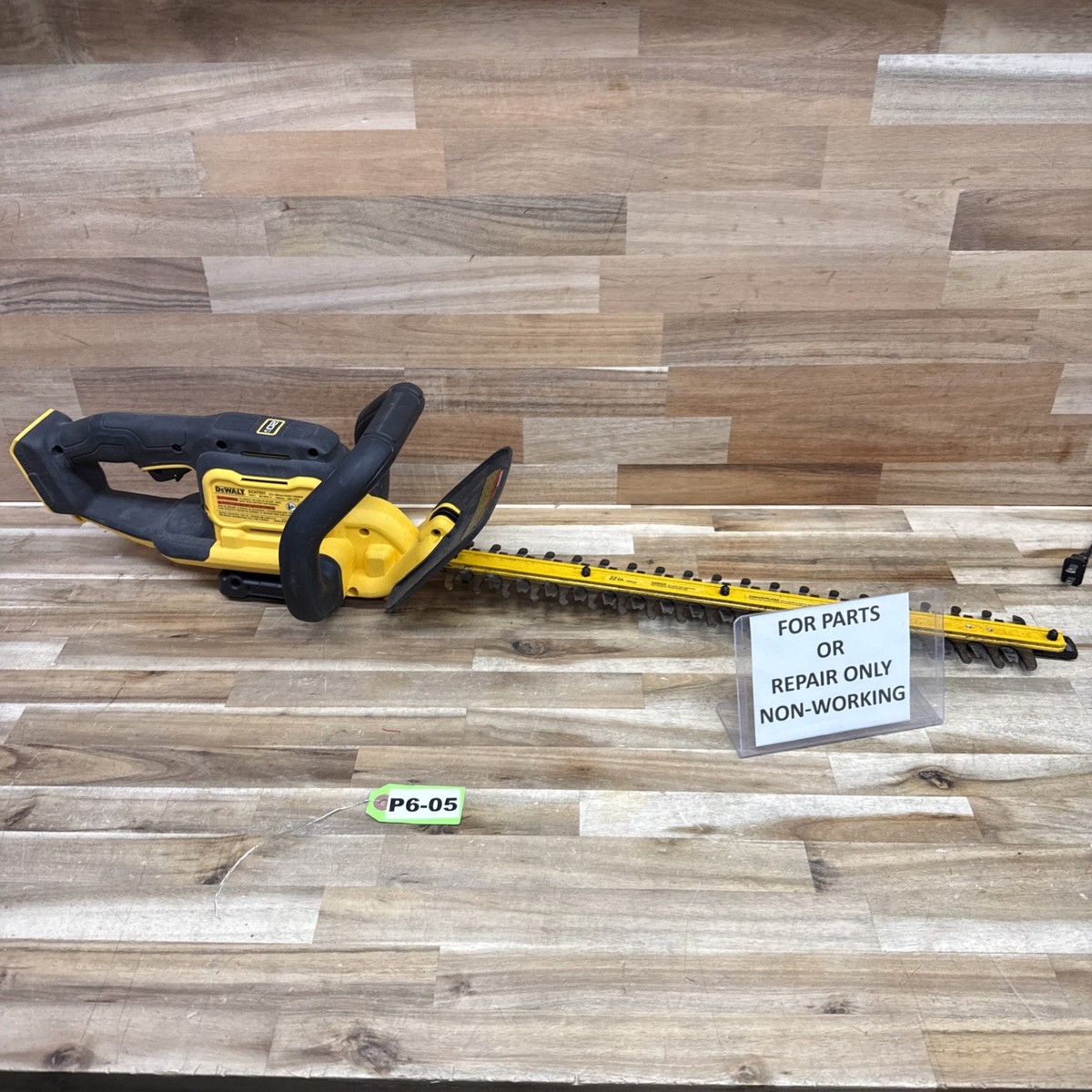 NON WORKING DeWalt DCHT821B 20V MAX 22 in. Hedge Trimmer (Tool