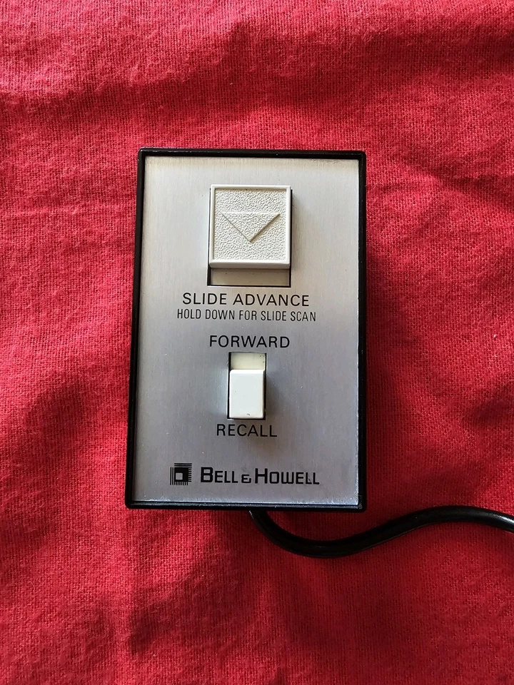 Genuine Bell & Howell Slide Projector 991 *** Remote Only*** TESTED WORKS, MINT  - Image 2 of 4