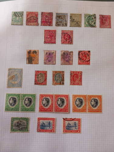 Avon Stamp Album with Hundreds of Stamps - 第 6/15 張圖片