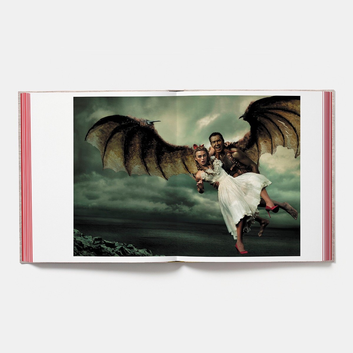 【洋書】Annie Leibovitz: Wonderland Wonderland by Annie Leibovitz. Signed Hardcover | eBay