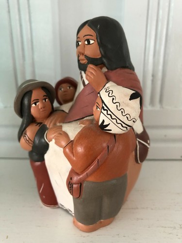 Cerámica Popular Peruana Pintada a Mano Jesús con Niños Figura Perú - Imagen 2 de 4
