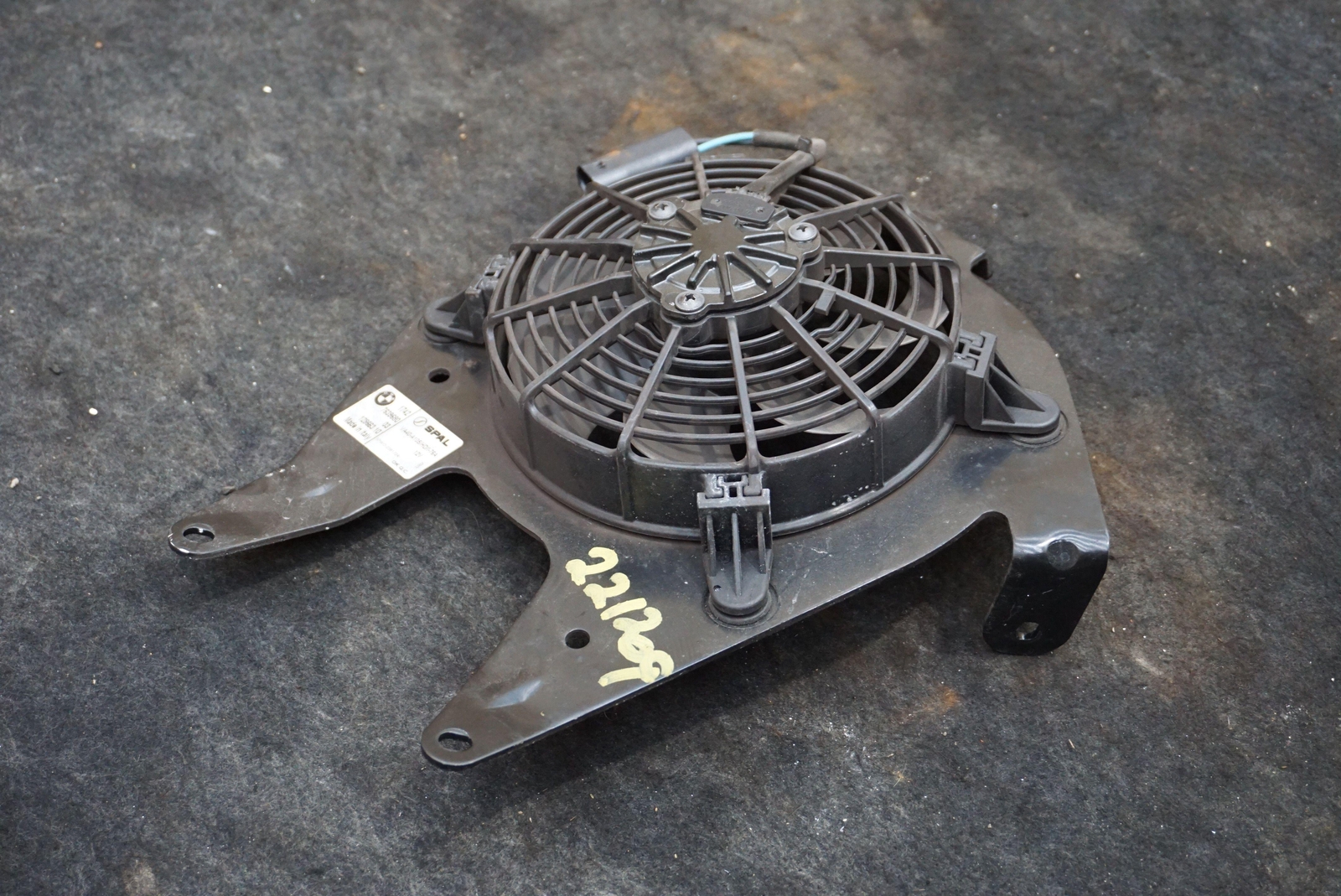 Rear Electric Cooling Fan Motor Assembly OEM 17427639680 BMW i8 2014-17 19