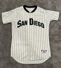 Three Plead Guilty in Fake Sports Memorabilia Case 11