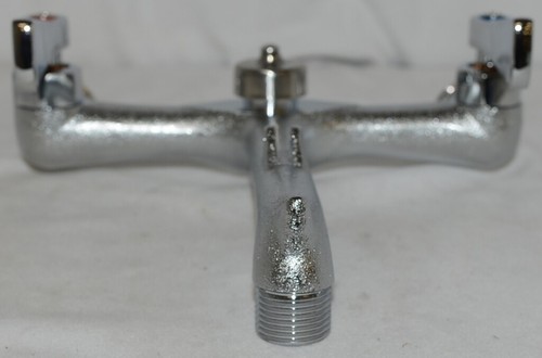 Grifo de servicio de montaje en pared comercial Moen 8230 cromado - Imagen 5 de 7