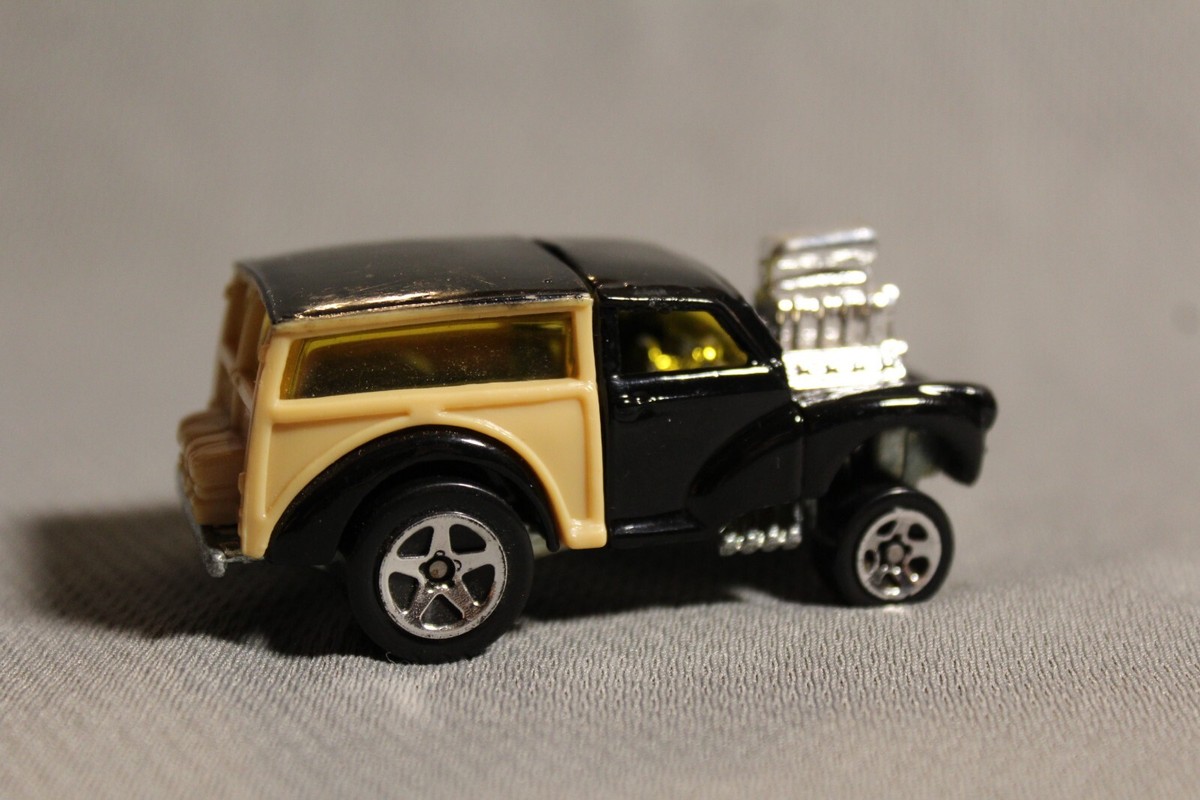 Hot Wheels 2001 Morris Wagon ミニカー Amazon.com: Hot Wheels 2001 First Editions 35 of 36, Morris