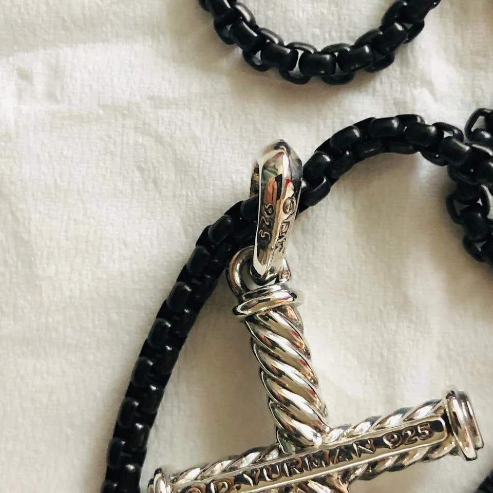 David Yurman 电缆十字架吊坠 带不锈钢项链 26 英寸 带袋 完好 — 第 2/4 张图片