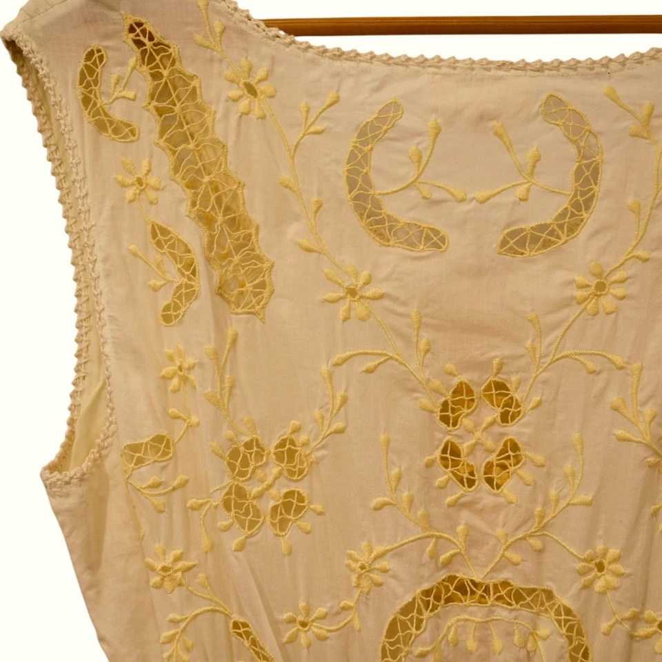 Vestido Chasing Unicorns Crochê Renda Bordado Recortado Creme Boho Novo sem etiquetas Tamanho M - Imagem 3 de 4