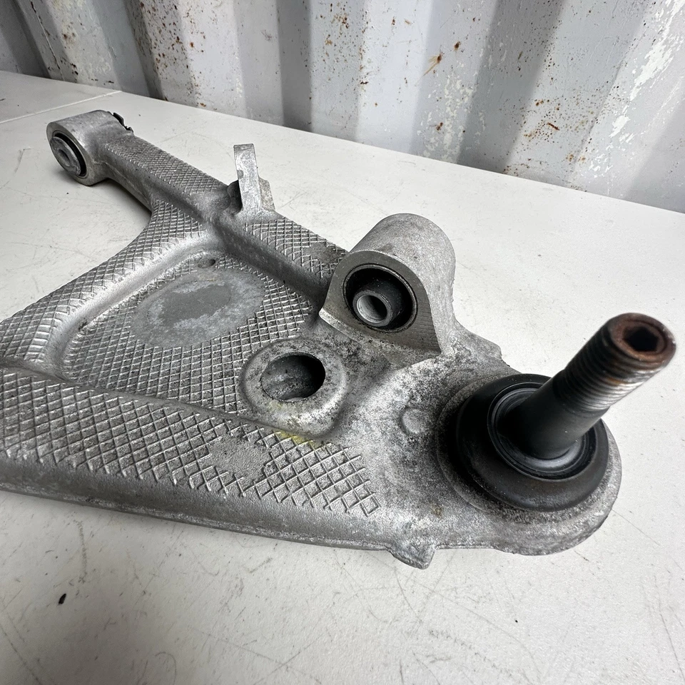 14-19 CHEVY CORVETTE OEM LH DRIVER DRIVERS REAR LOWER CONTROL ARM 20965285 - Image 4 of 4