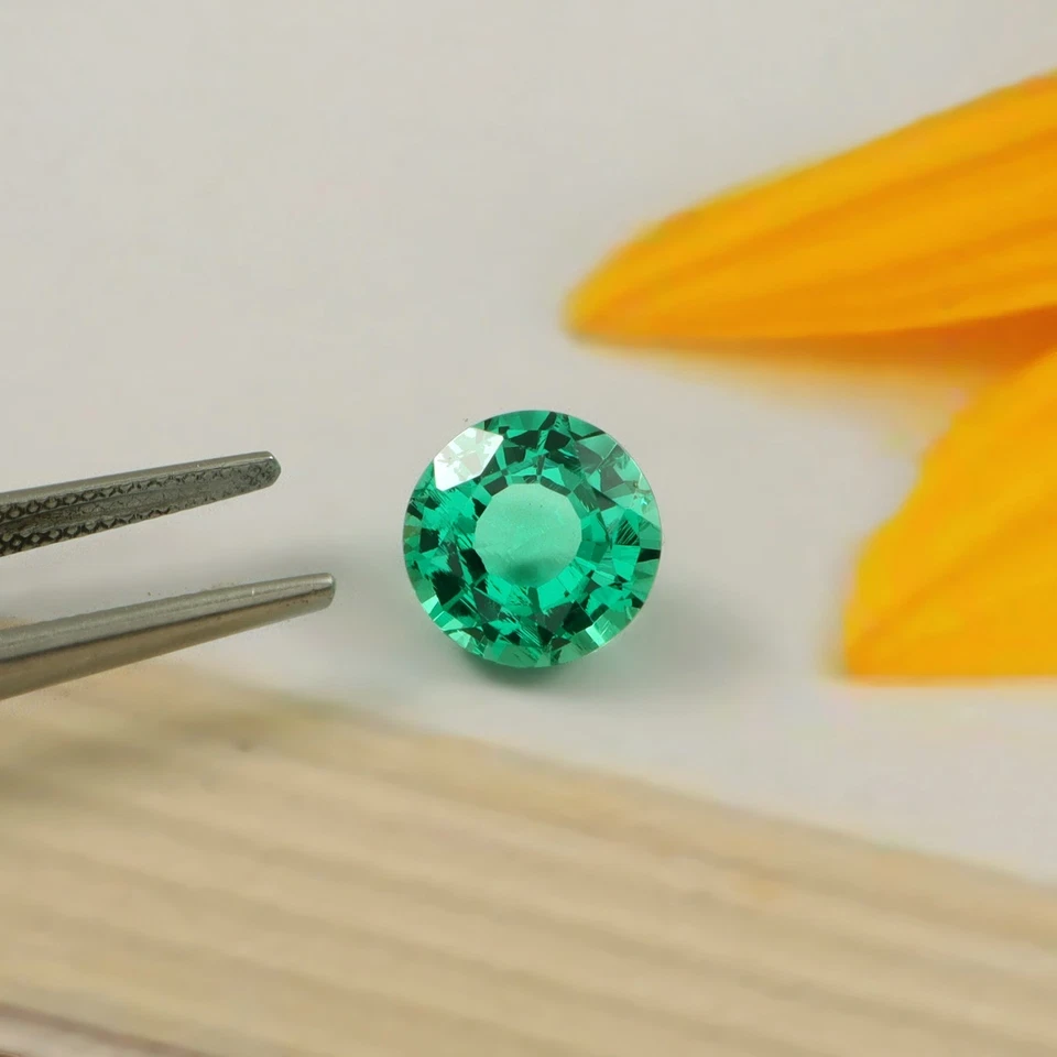 5 CT Lab Grown Hydrothermal Colombian Emerald Loose Gemstone Round Cut 11x11 MM - Image 2 of 4