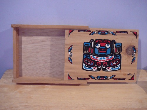 Caja India Costa Oeste Haida Madera Firmada 8" x 6" - Imagen 3 de 4