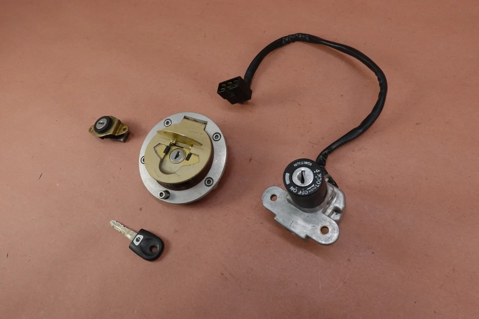 Крышка газовая для замка зажигания 2000-2005 Ducati Monster 750 M750 - Изображение 3 из 4