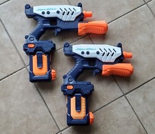 Action pompe à ondes de tir Super Soaker (deux fonctionnent)