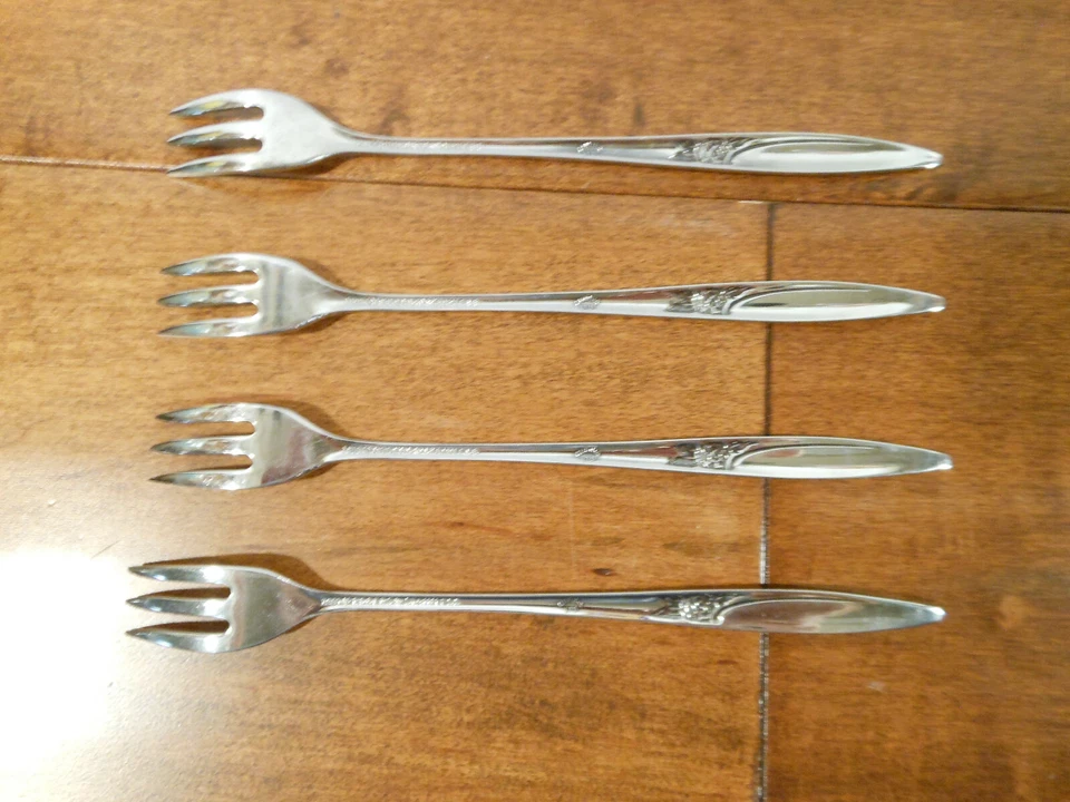 4~1881 ROGERS ACERO INOXIDABLE ONEIDA LTD ~HIGHLAND ROSE~ HORQUILLAS DE CÓCTEL 6-1/8" EE. UU. Foto 3 de 4