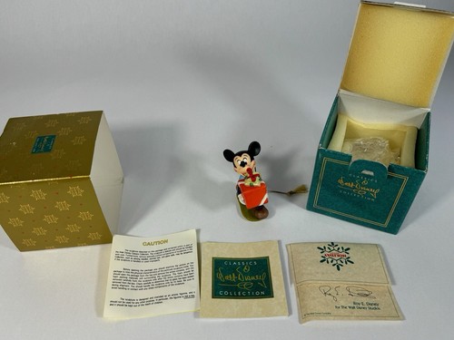 Walt Disney Classics Collection Pluto's Christmas Tree Presents for My Pals - Picture 6 of 7