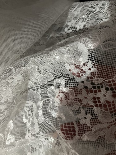 Women’s Beautiful White Laced Wedding Dress Worn Once Size 22 - Picture 5 of 16