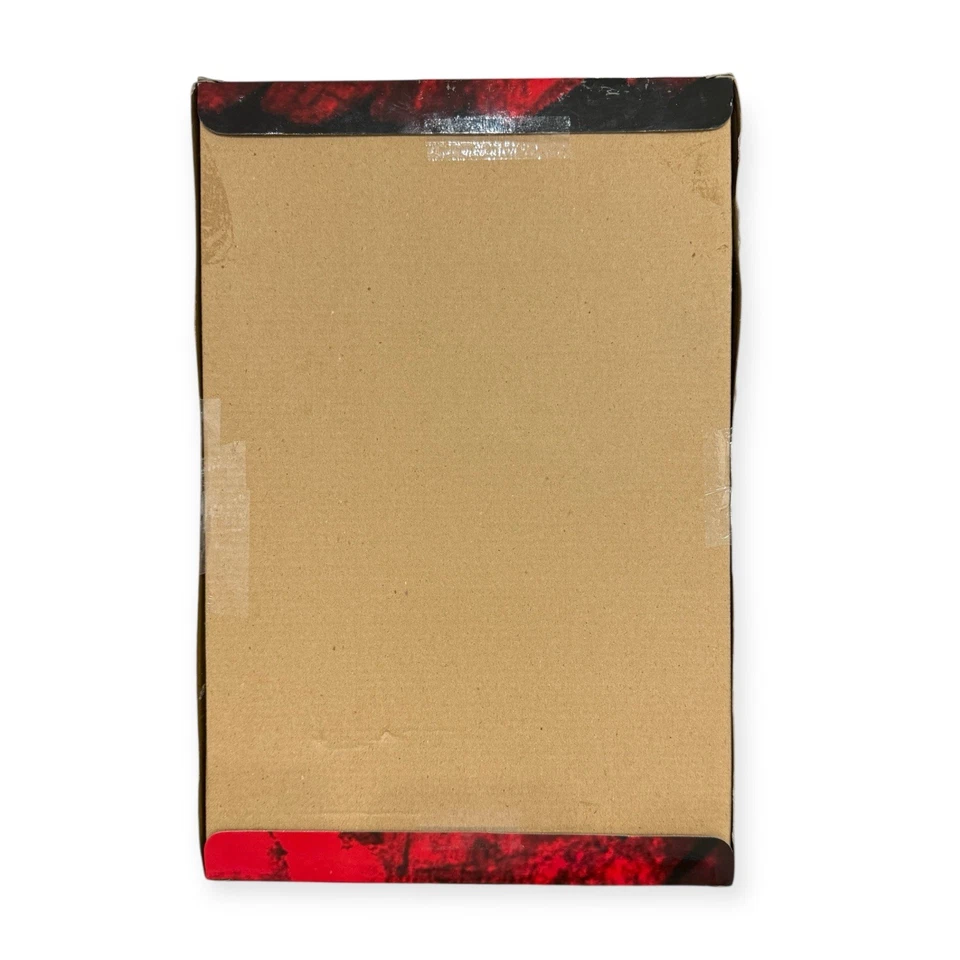 Shazam 1:6 scale Deluxe Collector Series Action Figure DC Direct NIB - Image 4 of 4