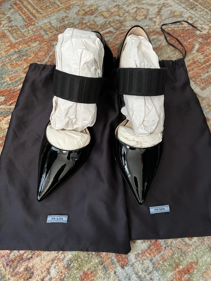 Tacones Prada charol punta EU 38.5 Foto 3 de 4